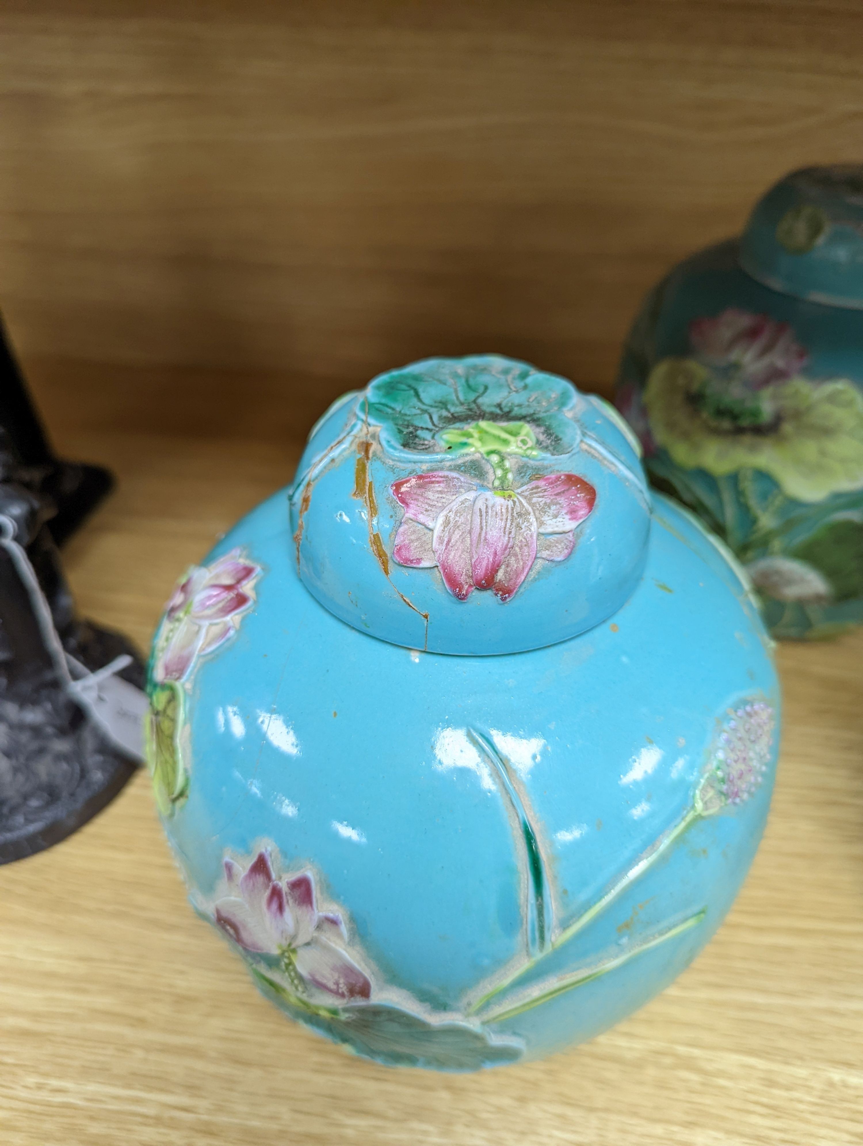 A pair of Chinese enamelled porcelain jars and covers, early 20th century, 17.5cm